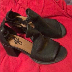 Black heels. Used. Great condition.